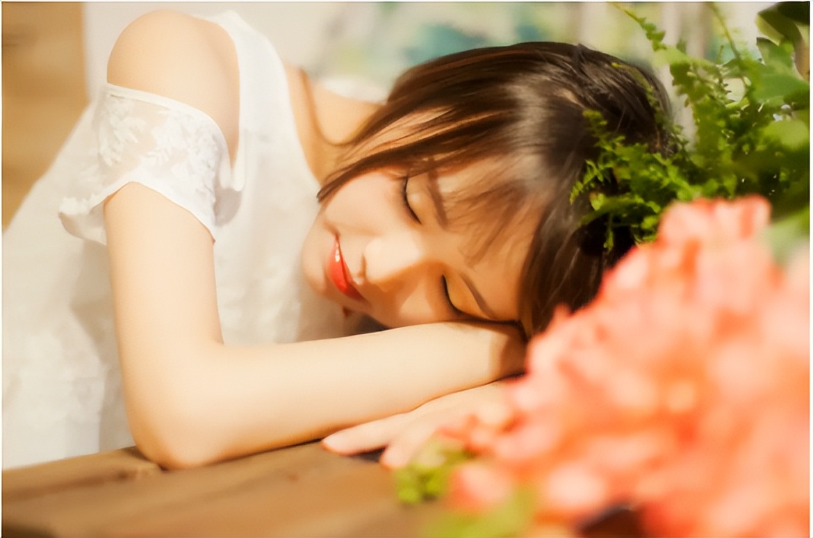 如何让女生主动找你聊天（要记住这八个原则）