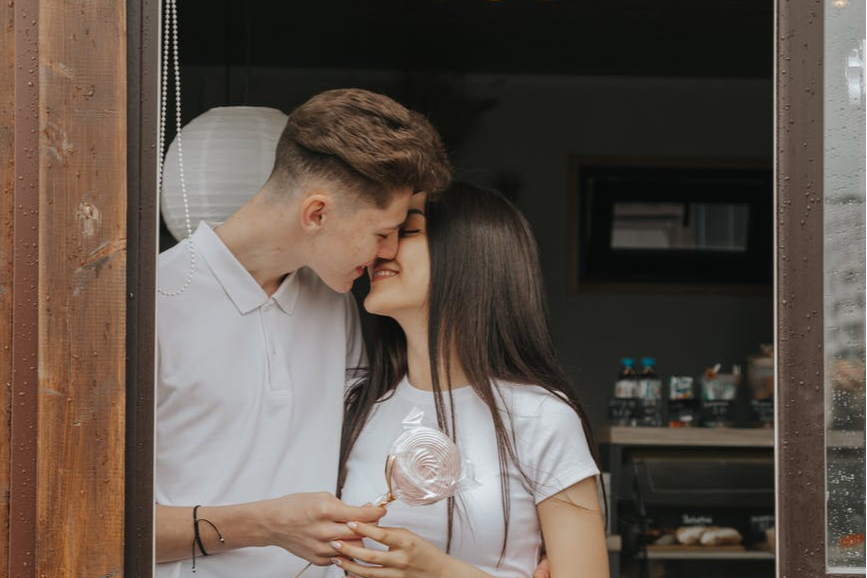 女生玩暧昧拖着不确定关系（搞懂4点避免当备胎）