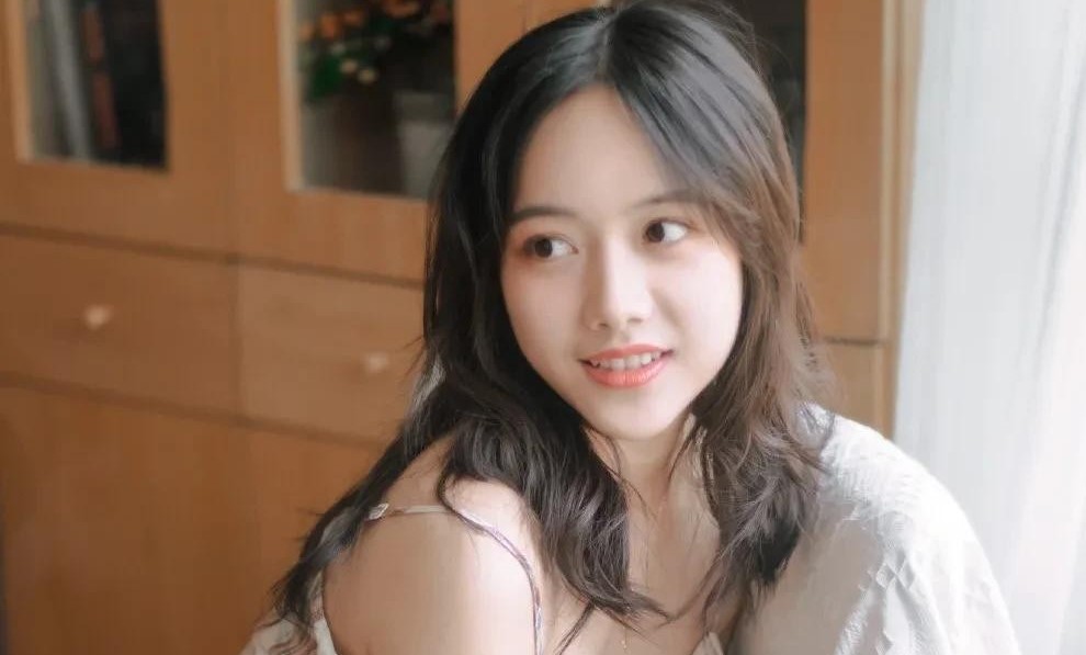 晚上和女生聊天怎么找话题（这些话题能吸引她喜欢）