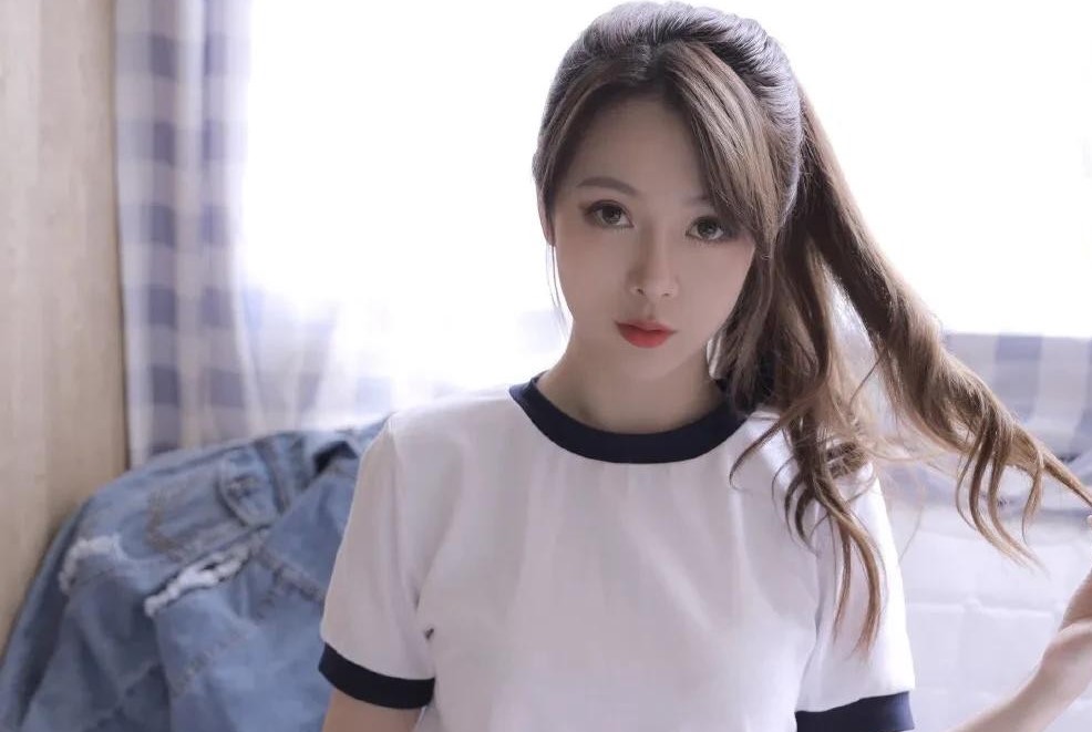 晚上和女生聊天怎么找话题（这些话题能吸引她喜欢）