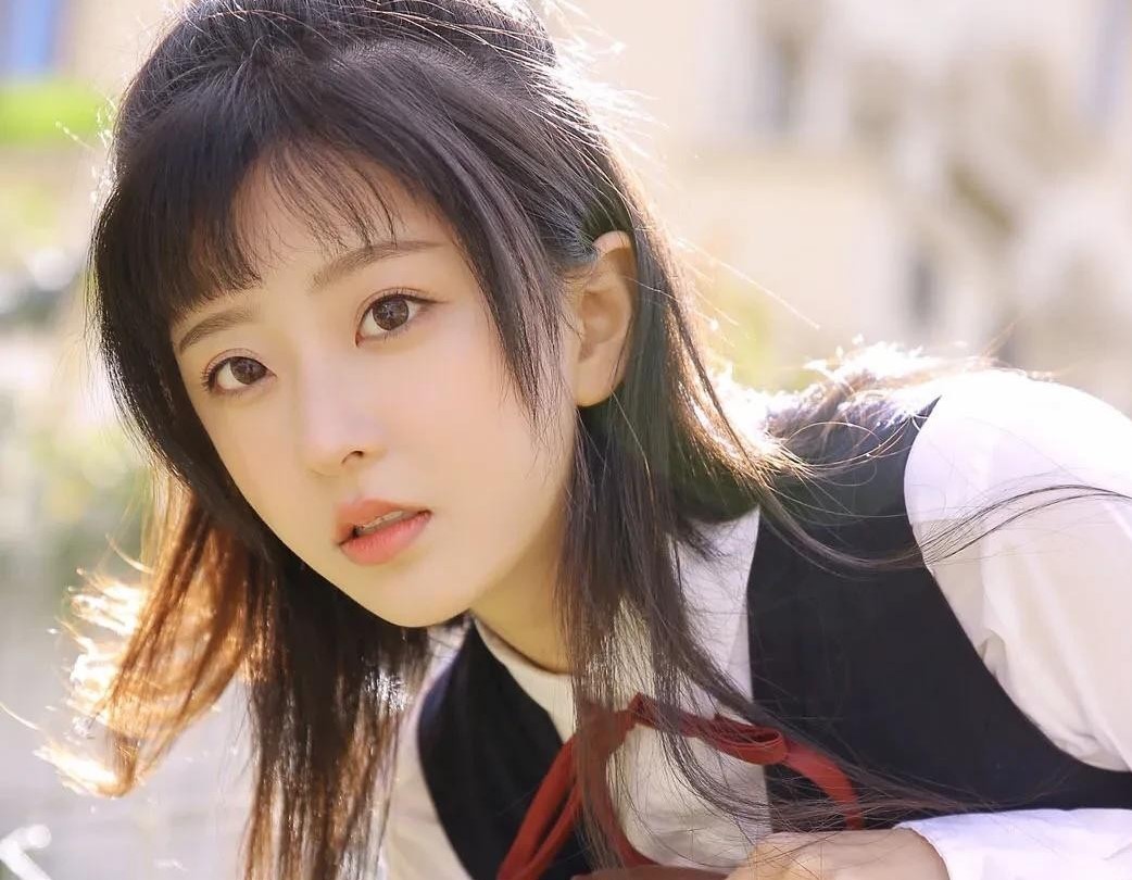 晚上和女生聊天怎么找话题（这些话题能吸引她喜欢）