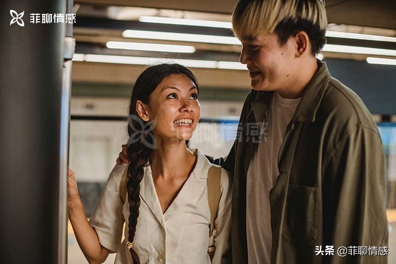 和话少的男生聊些什么（教你如何让男人敞开心扉）