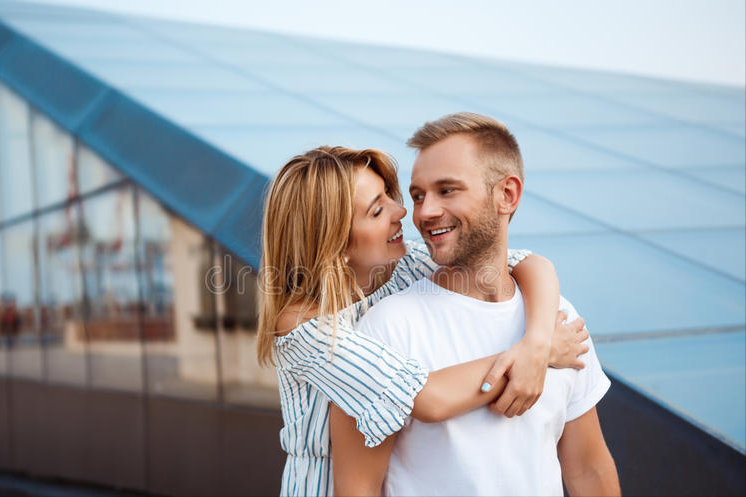 女人说的安全感是什么意思（采访了100个女生得出的结论）