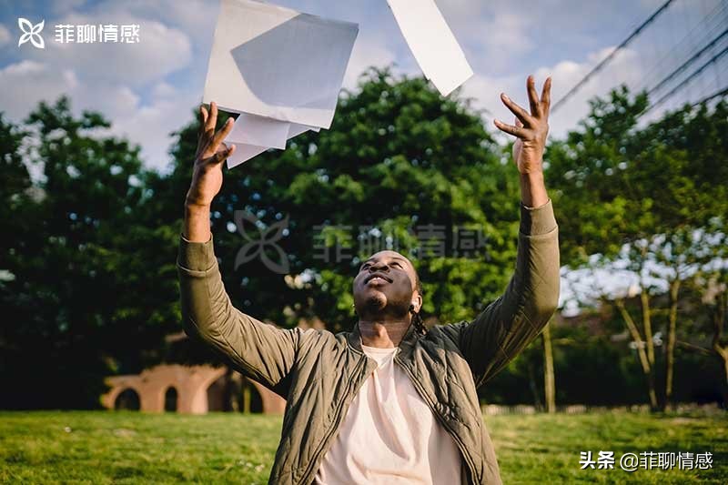 和话少的男生聊些什么（教你如何让男人敞开心扉）