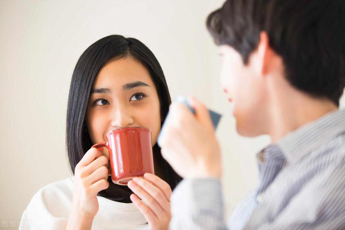 怎么正确和女生聊天（怎么跟女孩子聊天）