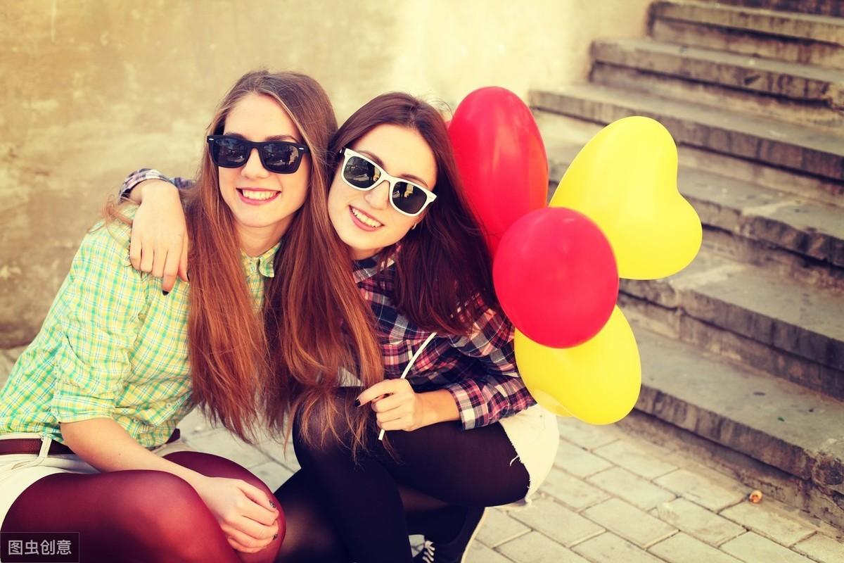 追女孩子怎么聊天（教你四招追求女孩子）