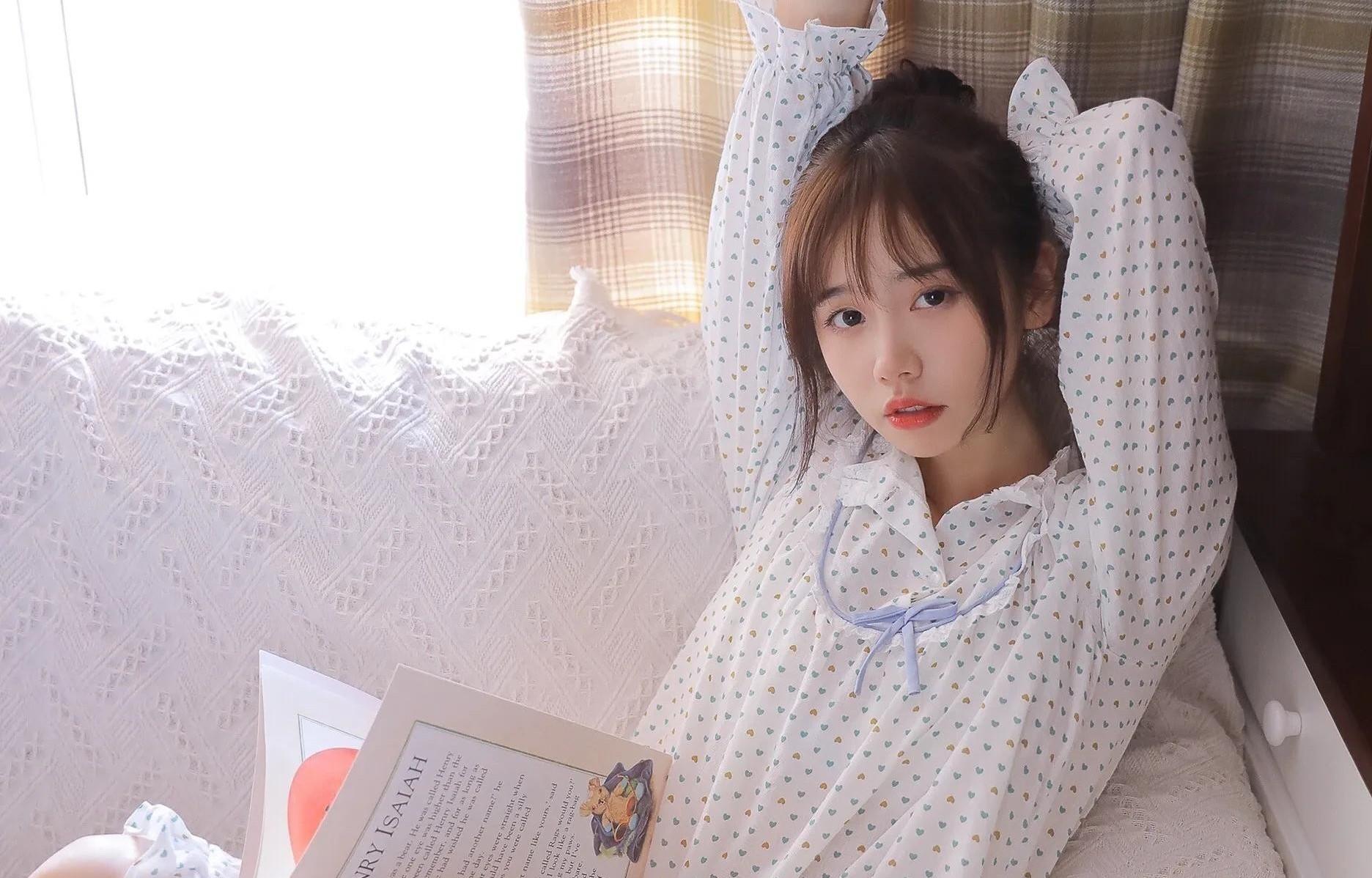 隔着屏幕怎么哄对象开心（聊天哄女孩子开心的话）