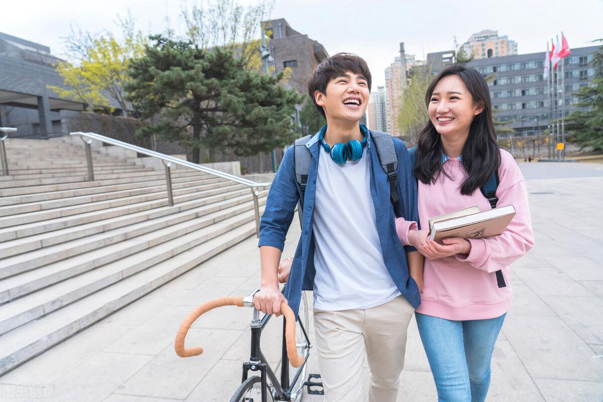 怎么跟喜欢的女孩聊天技巧（4个和喜欢的女孩聊天技巧）