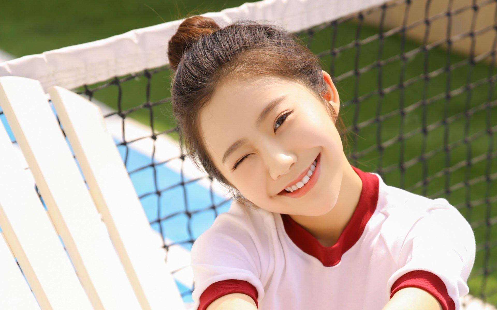 怎样聊天哄女孩子开心（四个幽默聊天套路）