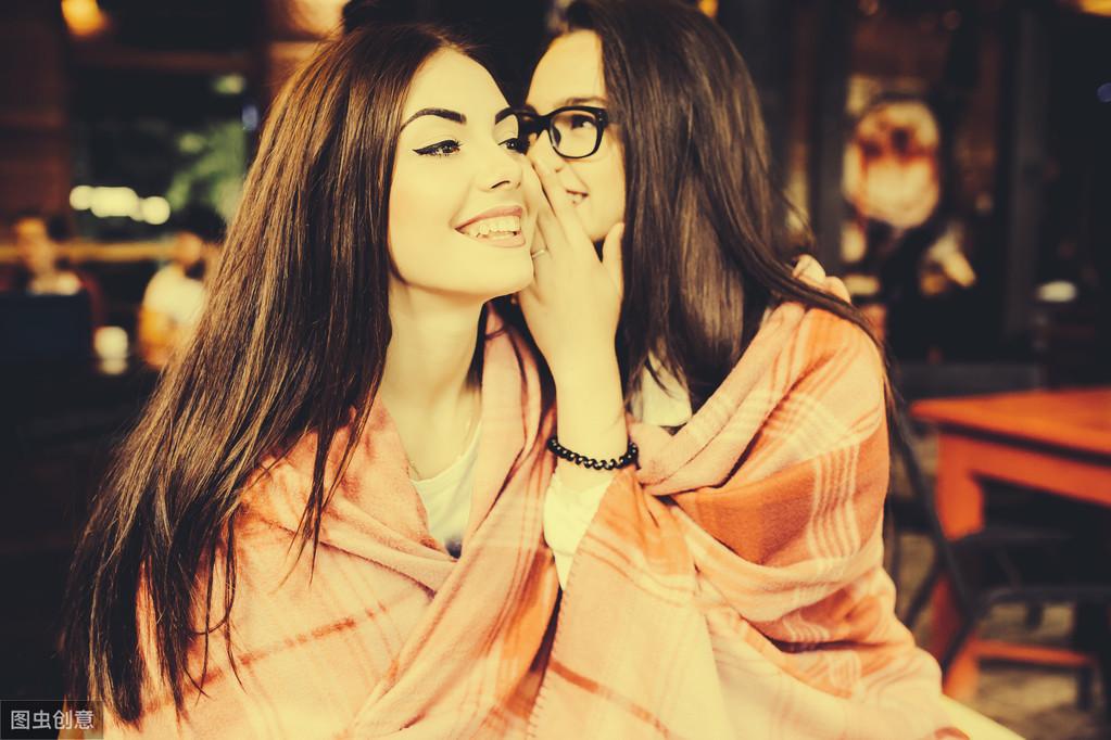 追女孩子怎么聊天（教你四招追求女孩子）