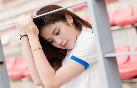 怎么和陌生妹子聊天找话题（2招教能一直聊下去）