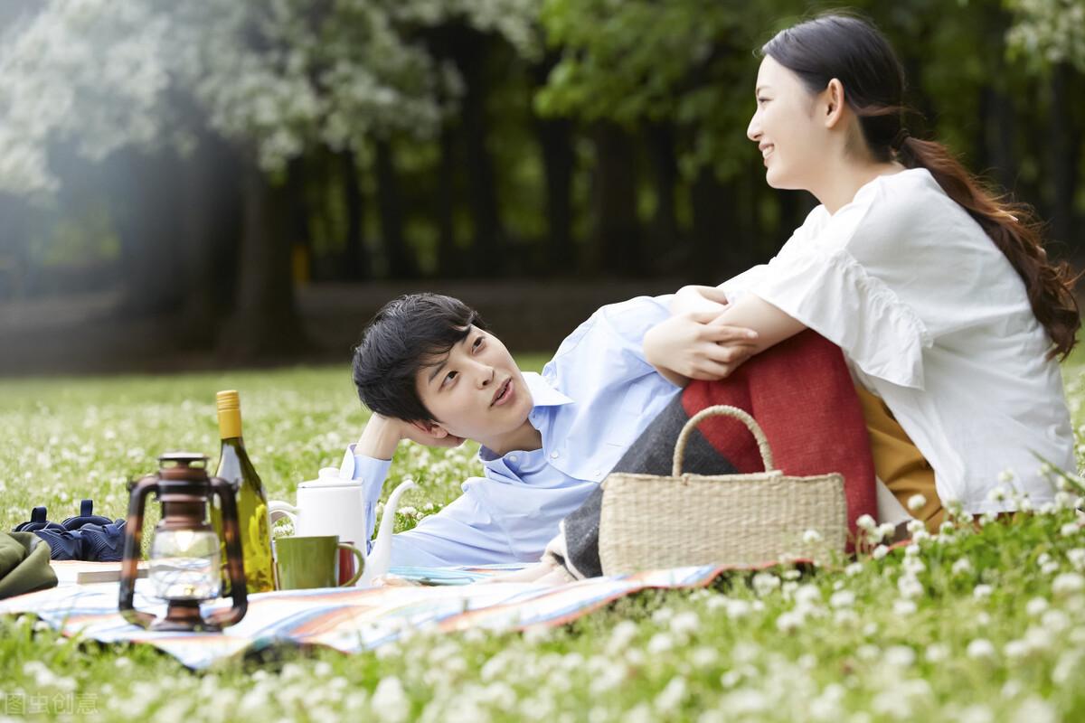 怎么正确和女生聊天（怎么跟女孩子聊天）