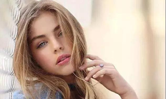 如何提升自己的撩妹技巧（学会这两招就行）