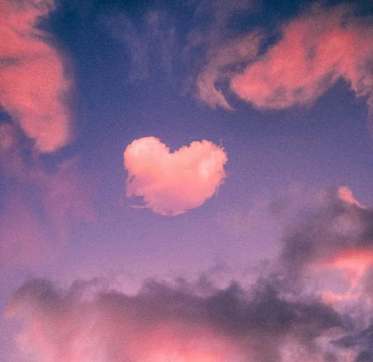 怎么跟女生聊天拉近关系（这几个步骤帮你拉进关系）