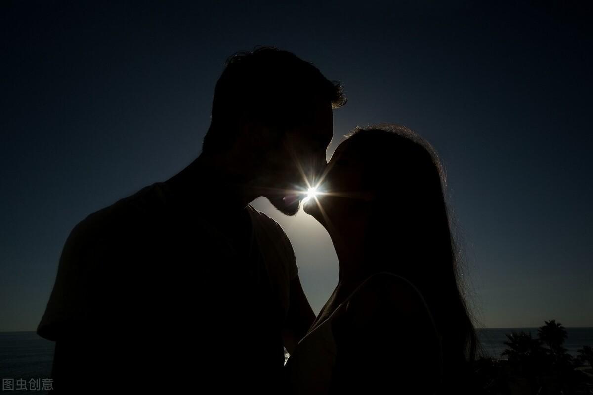 如何与相亲认识的女生聊天（6步教你和相亲美女聊天）