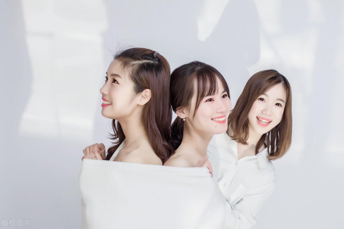 如何与相亲认识的女生聊天（6步教你和相亲美女聊天）