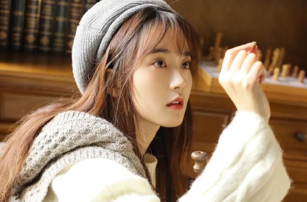 和女生聊天不知道怎么接话（不会聊天的人怎么和女生聊天）