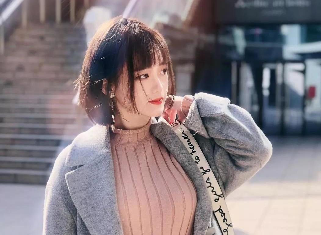 和女生聊天不知道怎么接话（不会聊天的人怎么和女生聊天）