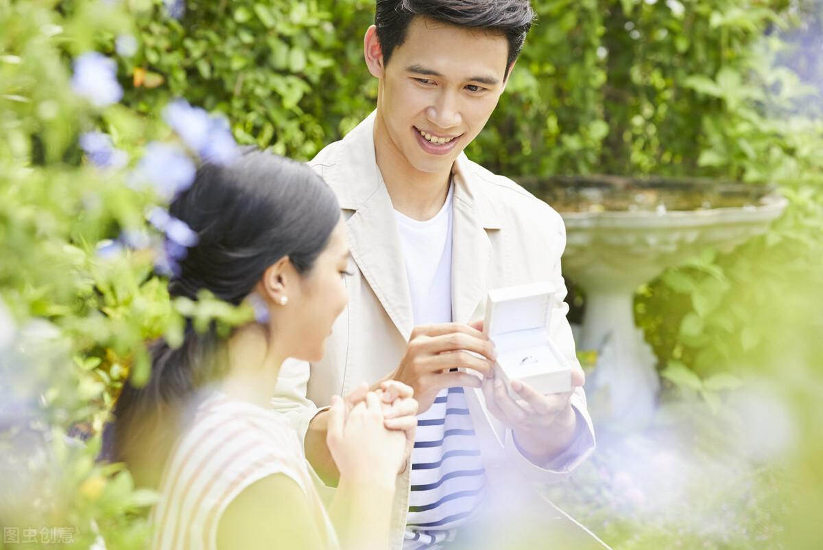 怎么和喜欢的女孩子聊天（直男嘴笨怎么和女孩子聊天）