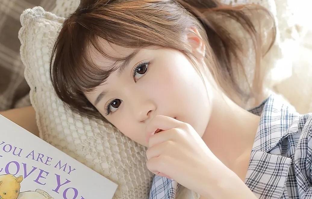 和女生聊天不知道怎么接话（不会聊天的人怎么和女生聊天）