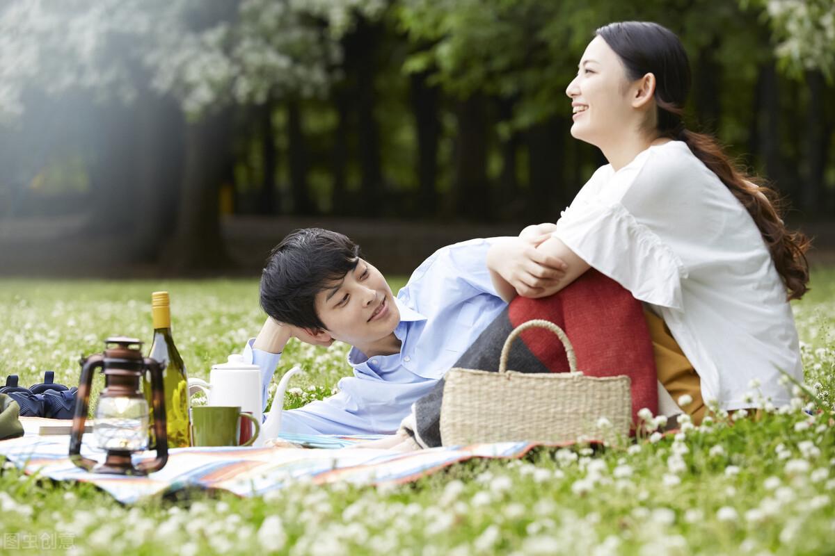 怎么说话才能讨女孩子喜欢（让女生对你产生好感的技巧）