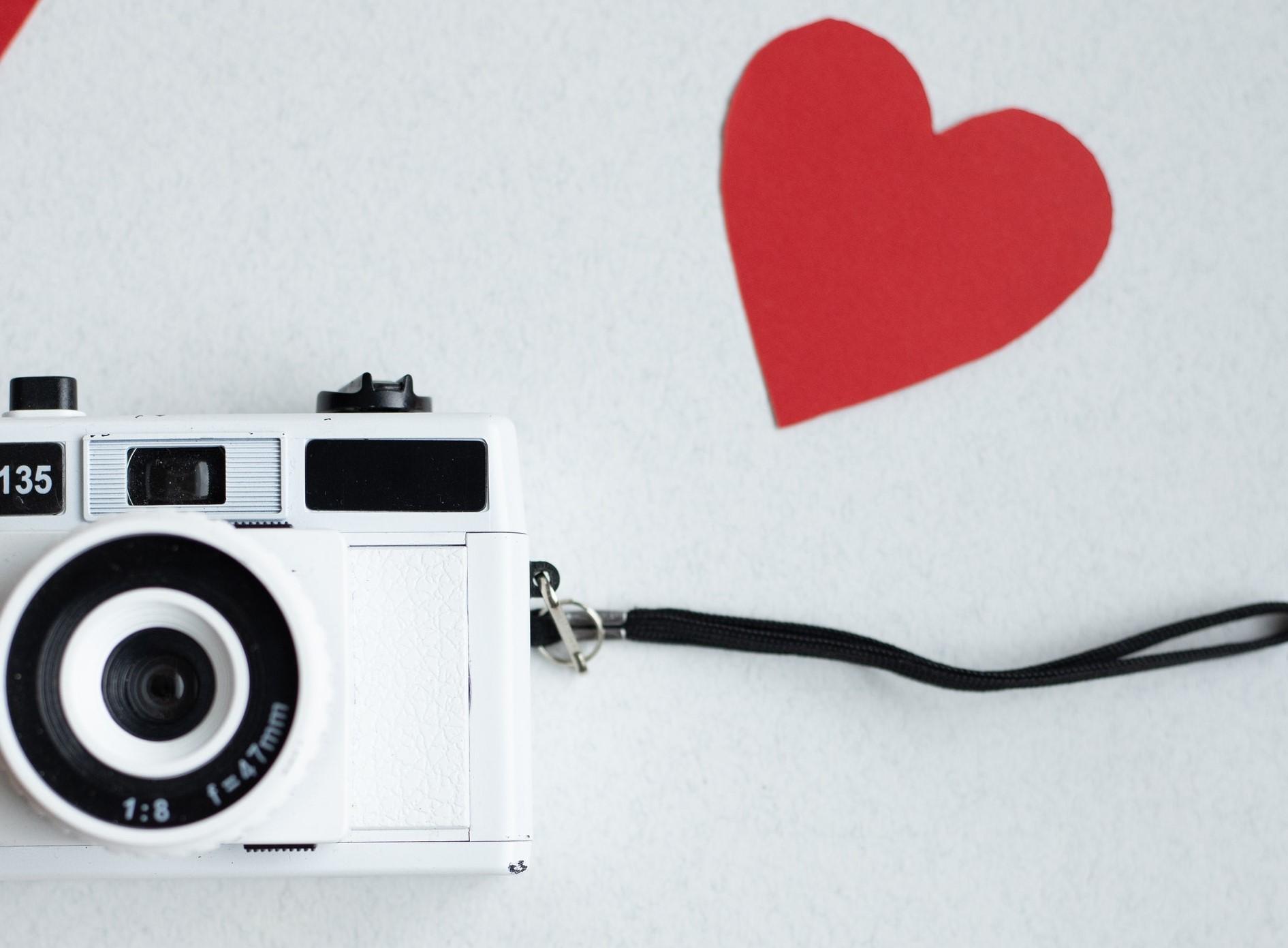 女人喜欢你的肢体暗示（会对你发出这三种暗示）