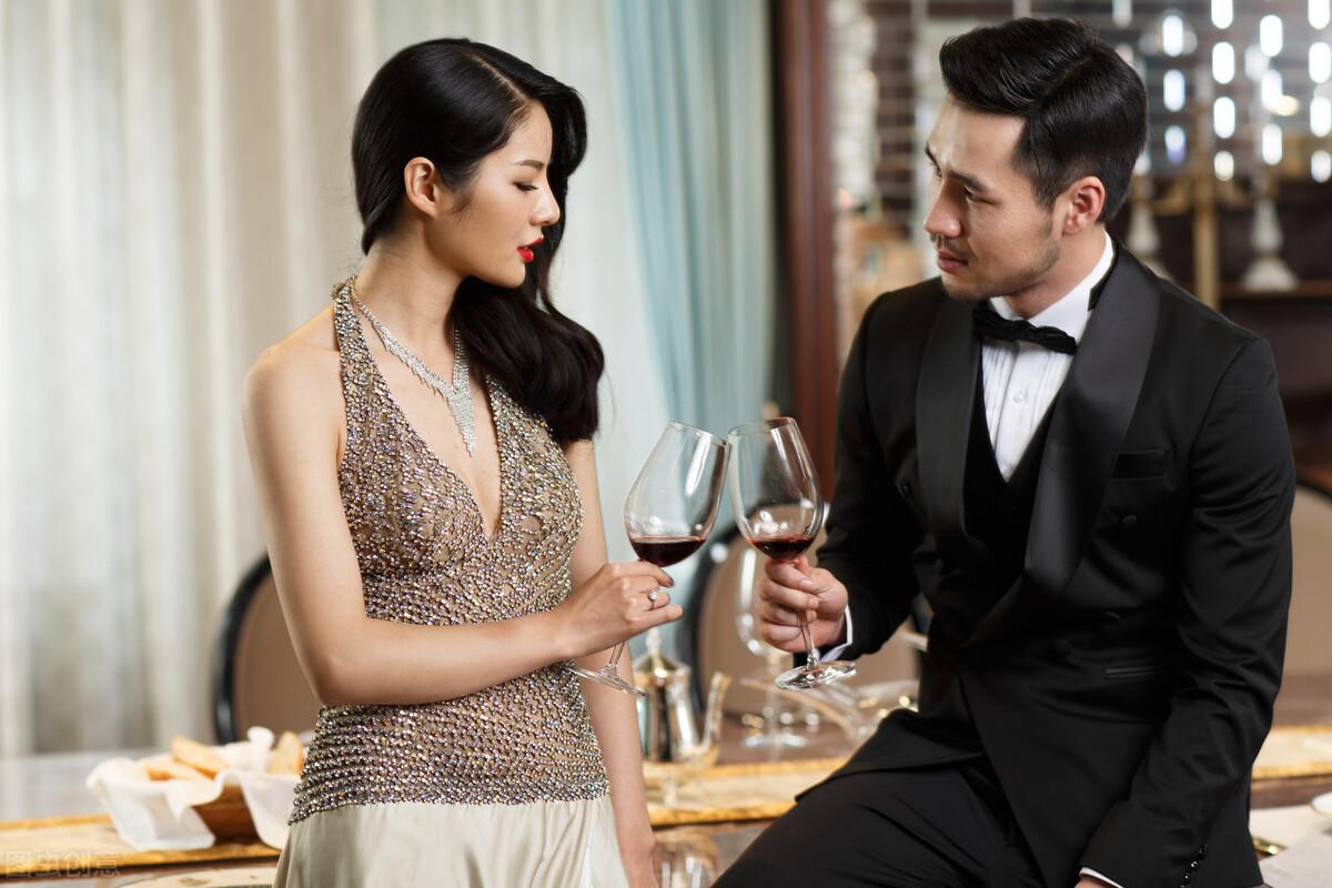 怎么说话才能讨女孩子喜欢（让女生对你产生好感的技巧）