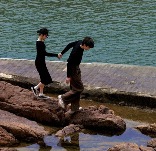 适合给对象留言的甜甜句子（给对象留言的情话短句）