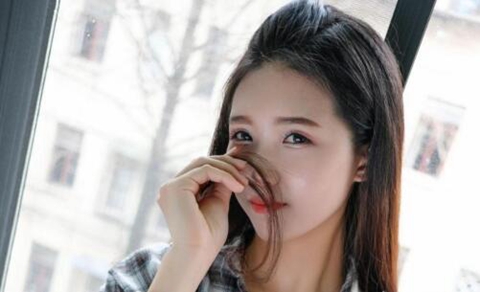 男生对你起了生理反应的眼神，会有这三点表现