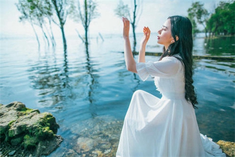 男生对你有好感的5暗示，快接收下面的疯狂暗示吧