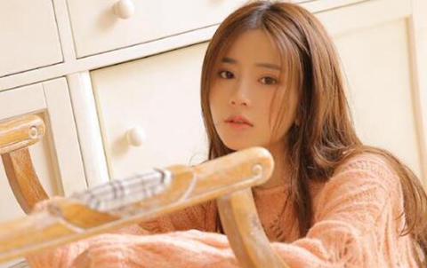 女孩想让你追她的暗示（想让你追她的4个信号）